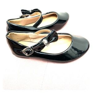 Soft and comfortable girls dress shoes